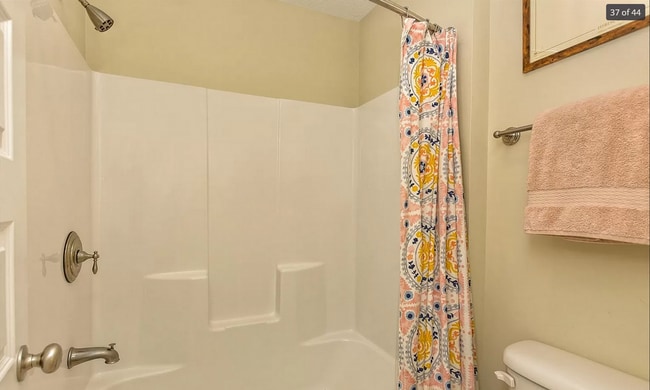 Building Photo - Gorgeous 3bd 3ba newer home in quiet neigh...