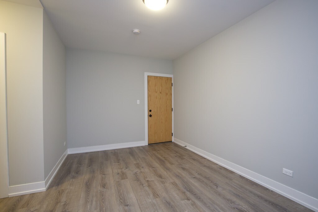 Building Photo - 436 W Belden Ave