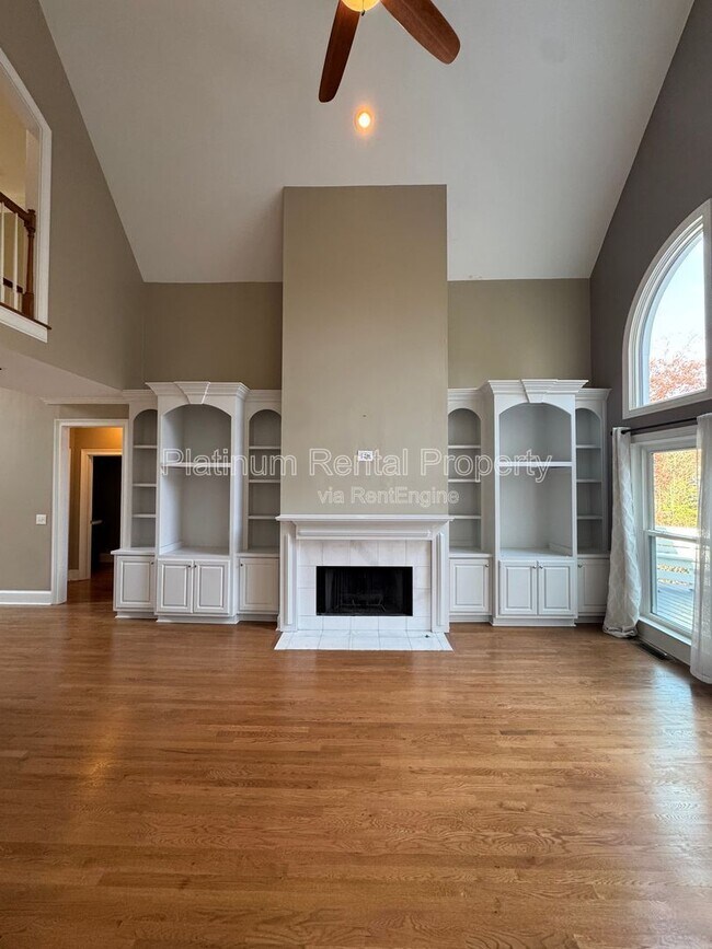 Building Photo - 425 Water Shadow Ln