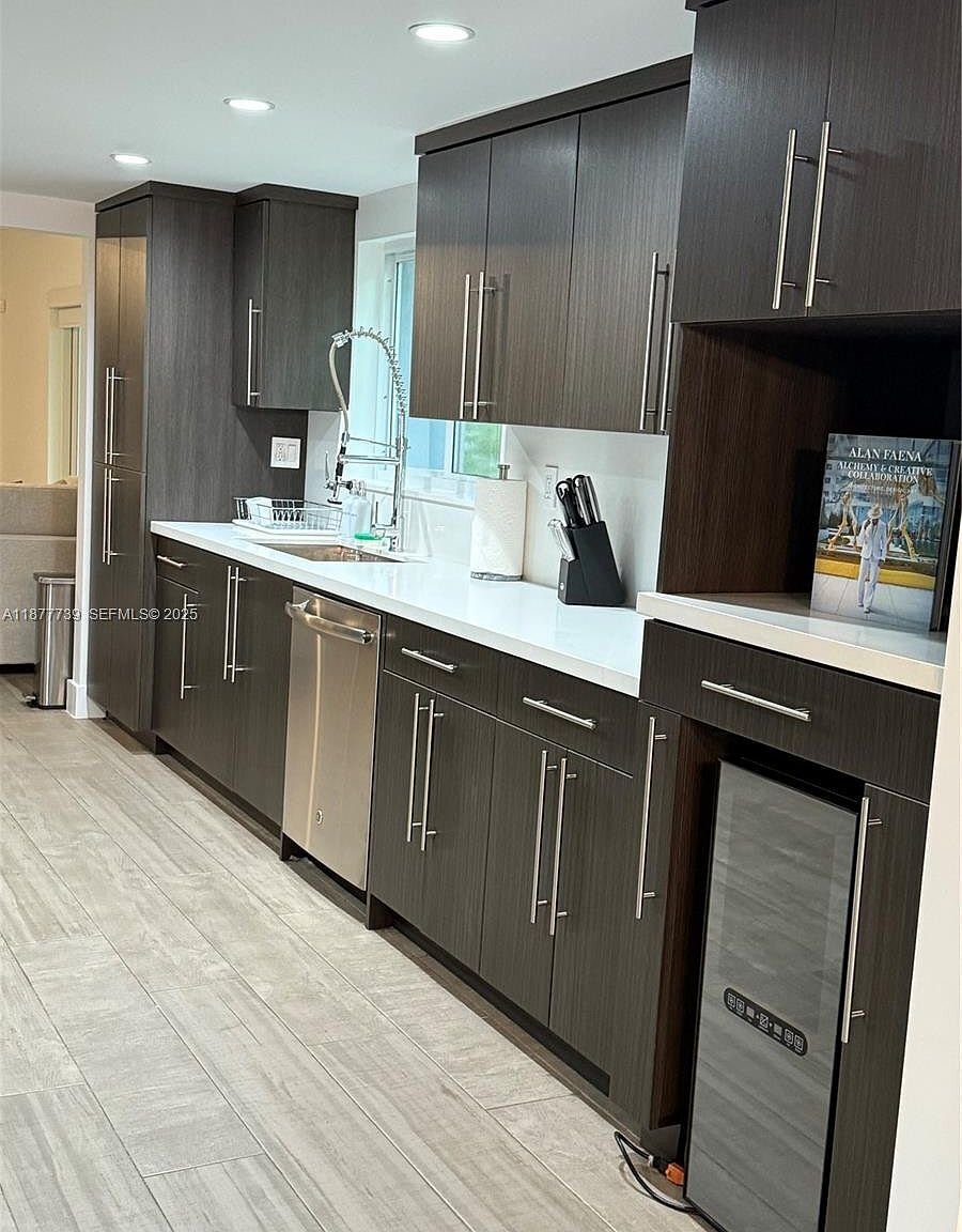 Building Photo - 3231 Salzedo St