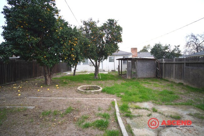 Building Photo - 1318-1320 El Tejon Ave