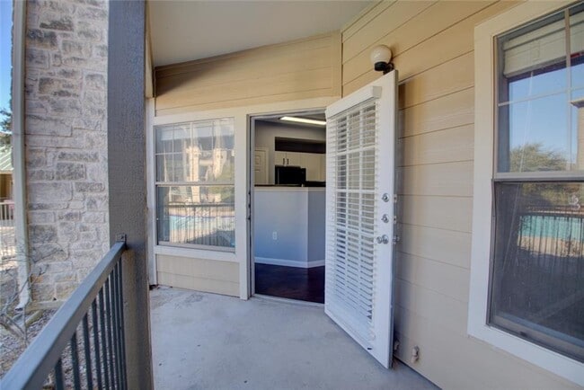 Building Photo - 2320 Gracy Farms Ln
