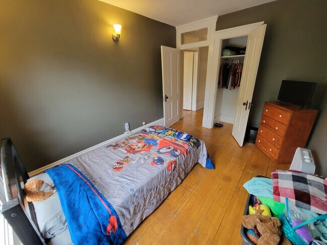 Building Photo - AVAILABLE May 2026 - Wonderful 4 Bedroom House - 2 Car Garage