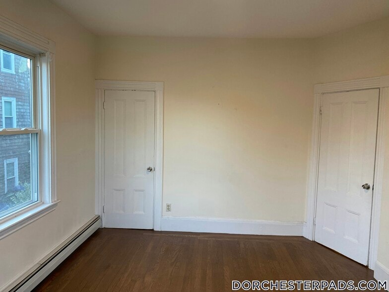 Building Photo - 106 Buttonwood St