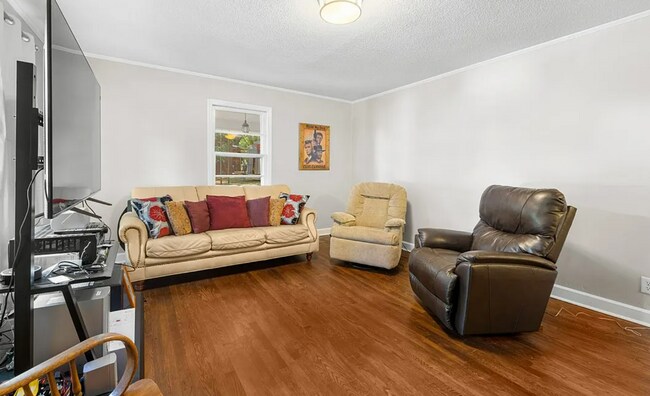 Building Photo - 3 Bedroom Home Available For Rent - Pendleton