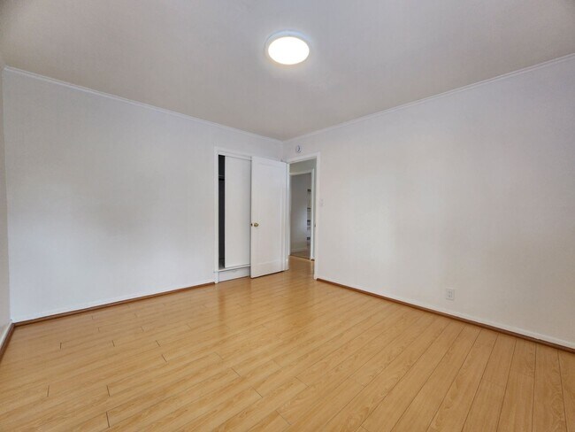 Building Photo - Check out this cozy 2-bedroom, 1-bathroom apartment located in the heart of Mountain View!