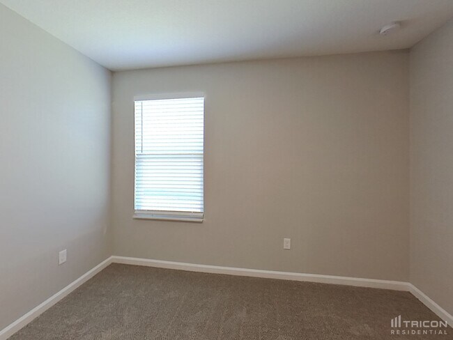 Building Photo - 77038 Crosscut Wy