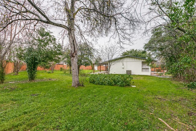 Building Photo - MID-CENTURY MODERN IN BEL MEADE