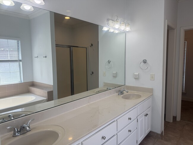 Building Photo - 141 Royal-