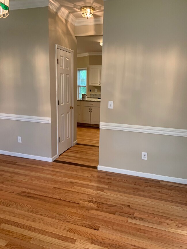 Building Photo - 8530 Guerro Ct