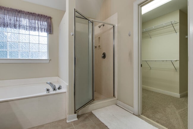 Building Photo - **ESTABLISHED NEIGHBORHOOD, AMAZING LOCATION**