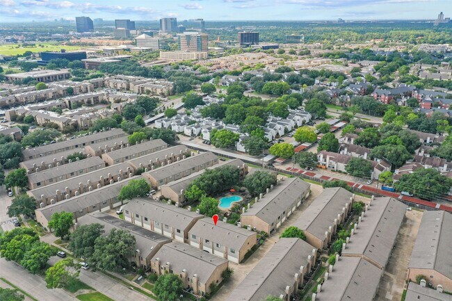 Building Photo - 9850 Pagewood Ln