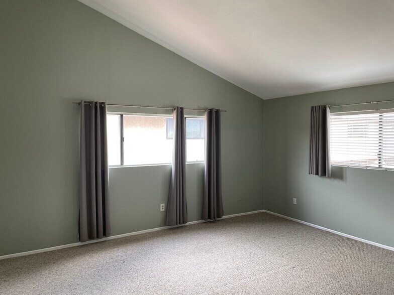 Master bedroom - 2289 190th St