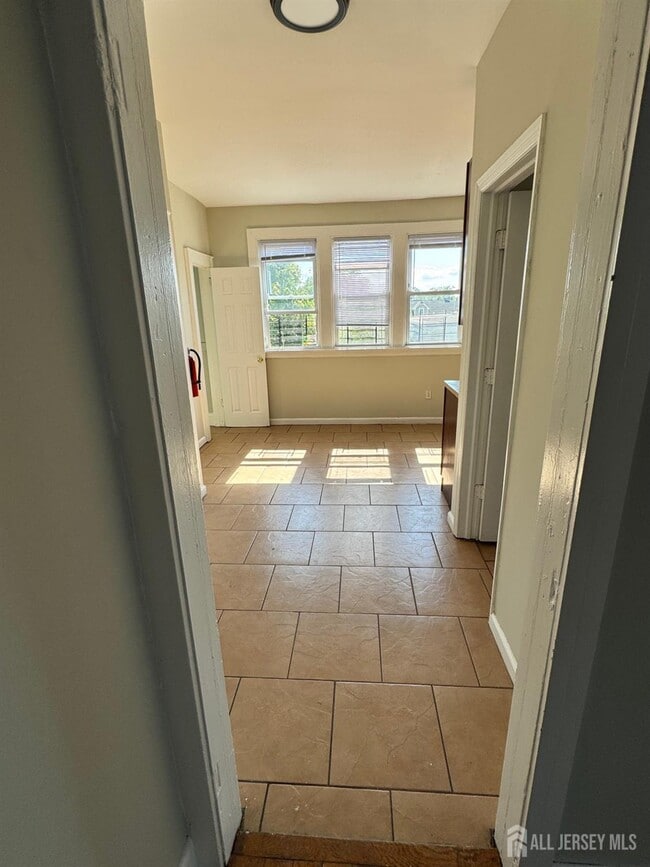 Building Photo - 123 University Pl