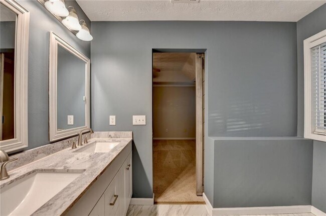 Building Photo - 310 Andrew Ridge Dr