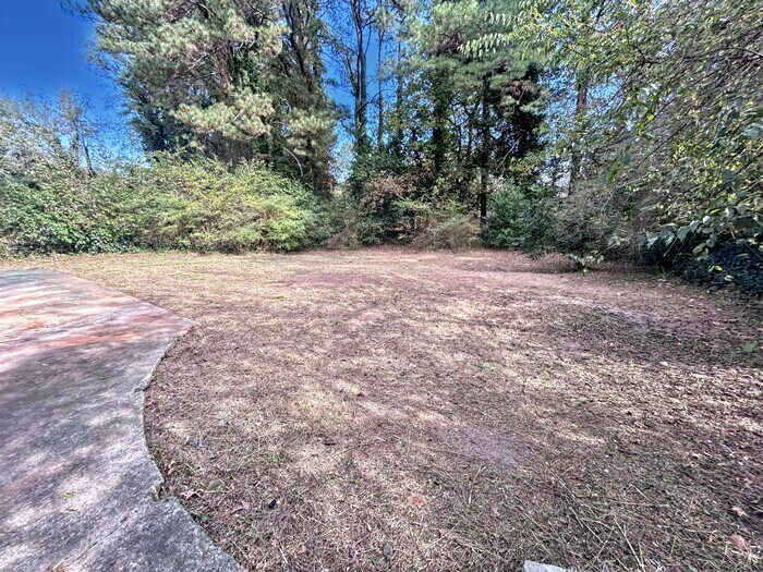 Building Photo - 1964 Laurel Ln