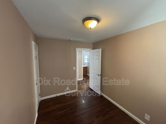 Building Photo - 600 Valleyview Dr