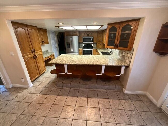 Building Photo - 3 bdrm 3 bath Home 2 car Garage 1.8 Acres Horse property. All Utilities included.