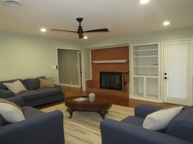 Building Photo - 3316 Darby Ln