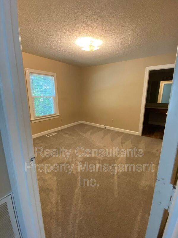 Building Photo - 1408 Woodmere Dr