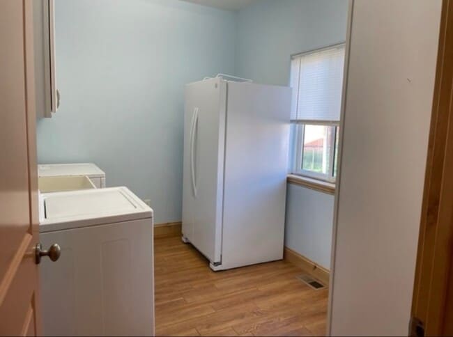 Building Photo - Bauer Rentals - 245 N. DAVIS ST