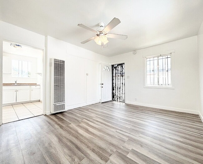 Building Photo - 910 N Herbert Ave