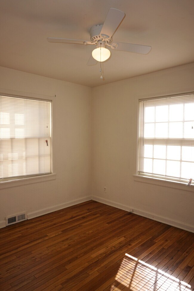 Building Photo - Beautiful home near College Hill!