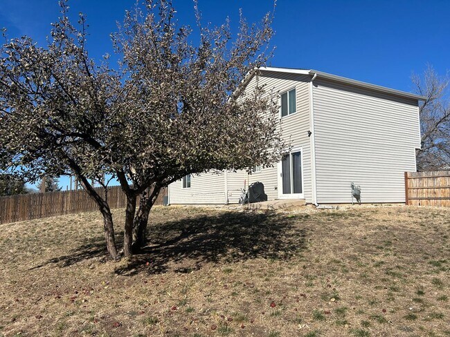 Building Photo - Single Family 3 bedroom, 1.5 bath