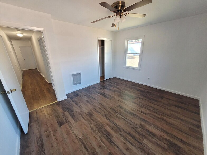 Building Photo - 2201 Windcrest Dr