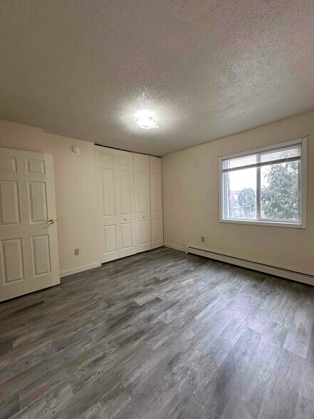 Building Photo - 1512 1st St E