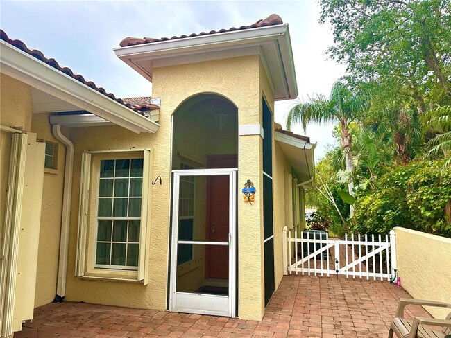 Building Photo - 251 Vista Del Lago Way
