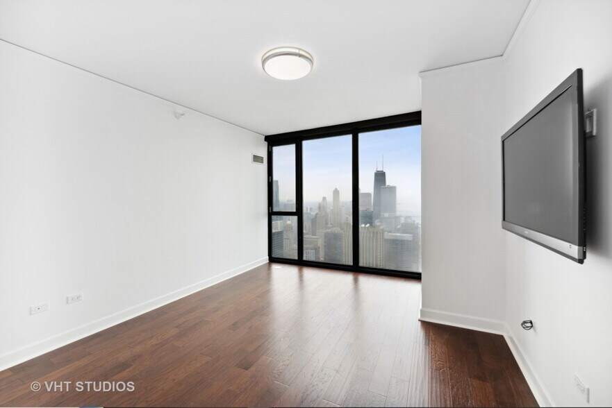 Building Photo - 420 E Waterside Dr
