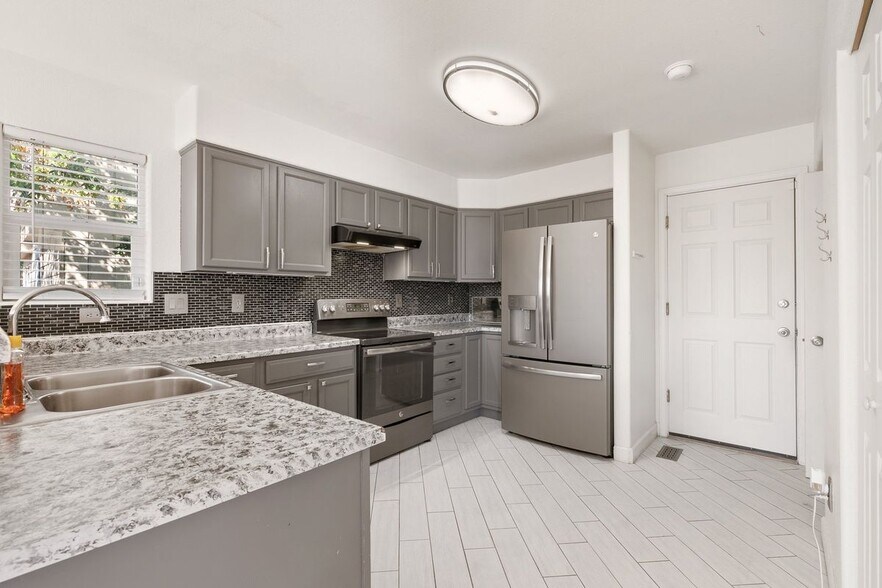 Building Photo - 8330 Dassel Dr