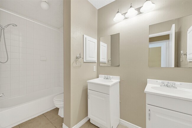 Building Photo - 12322 Meadow Ridge Dr