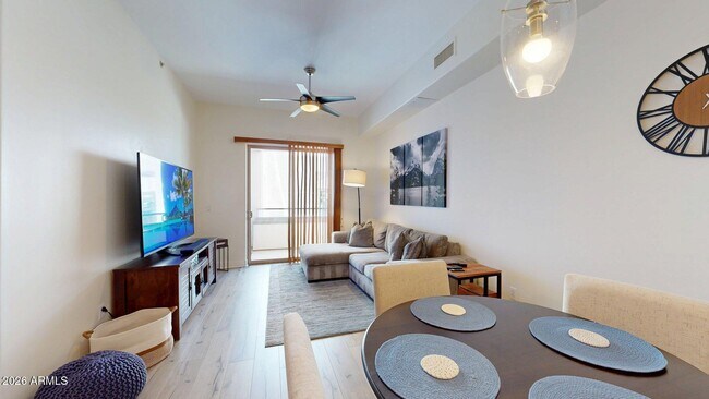 Building Photo - 945 E Playa Del Norte Dr