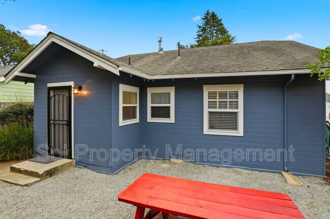 Building Photo - 2625 Howe St