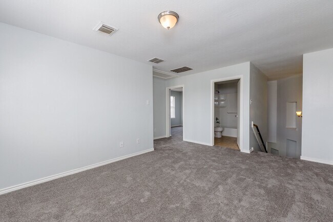 Building Photo - 7615 Greenwood Point Dr