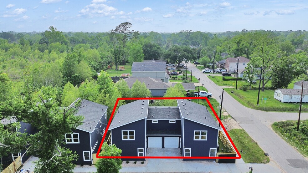 Building Photo - 8104 Crestview Dr