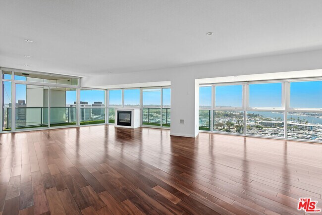 Primary Photo - 13600 Marina Pointe Dr