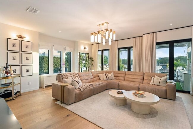 Building Photo - 1123 Abbeys Way