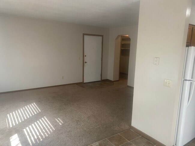 Building Photo - 612 E Madison St