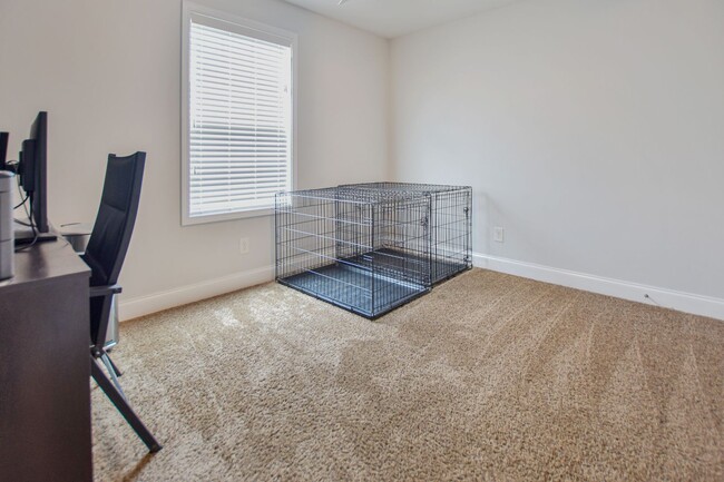 Building Photo - Pet Friendly Three Bedroom!