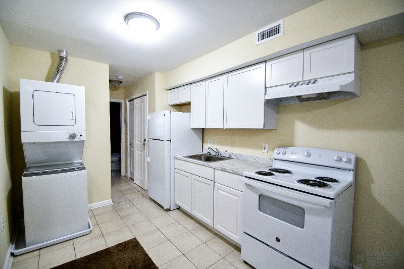 Building Photo - 513 58th St NE