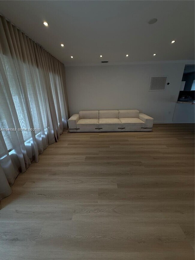 Building Photo - 675 NE 93rd St