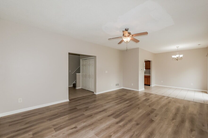 Building Photo - 7204 Parklake Pl