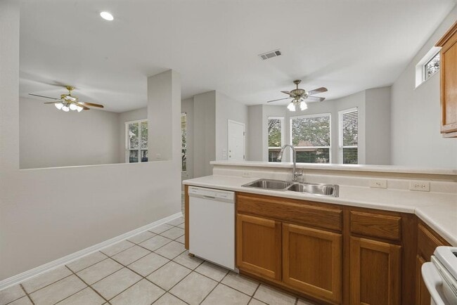 Building Photo - 121 Coreopsis Way