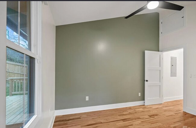 Building Photo - Stunning Home for Rent Minutes from Biltmo...