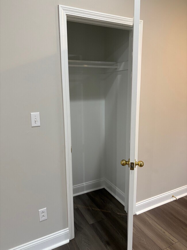 Building Photo - 10790 Ruckle St