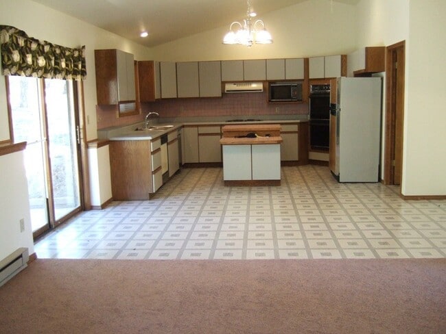 Building Photo - 2 Bedroom Horse Property