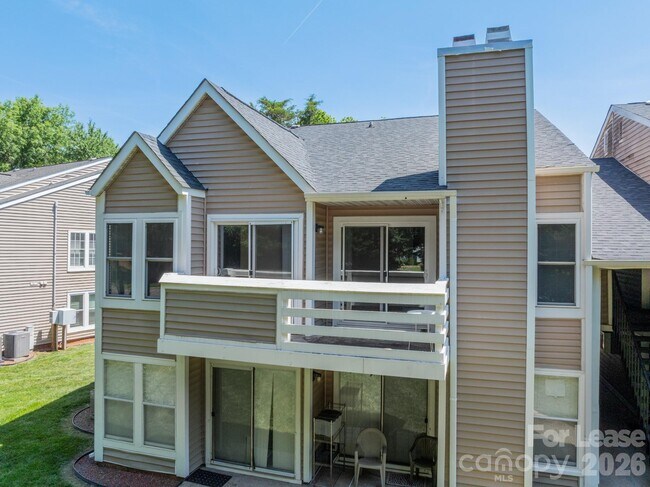 Building Photo - 9605 Vinca Cir
